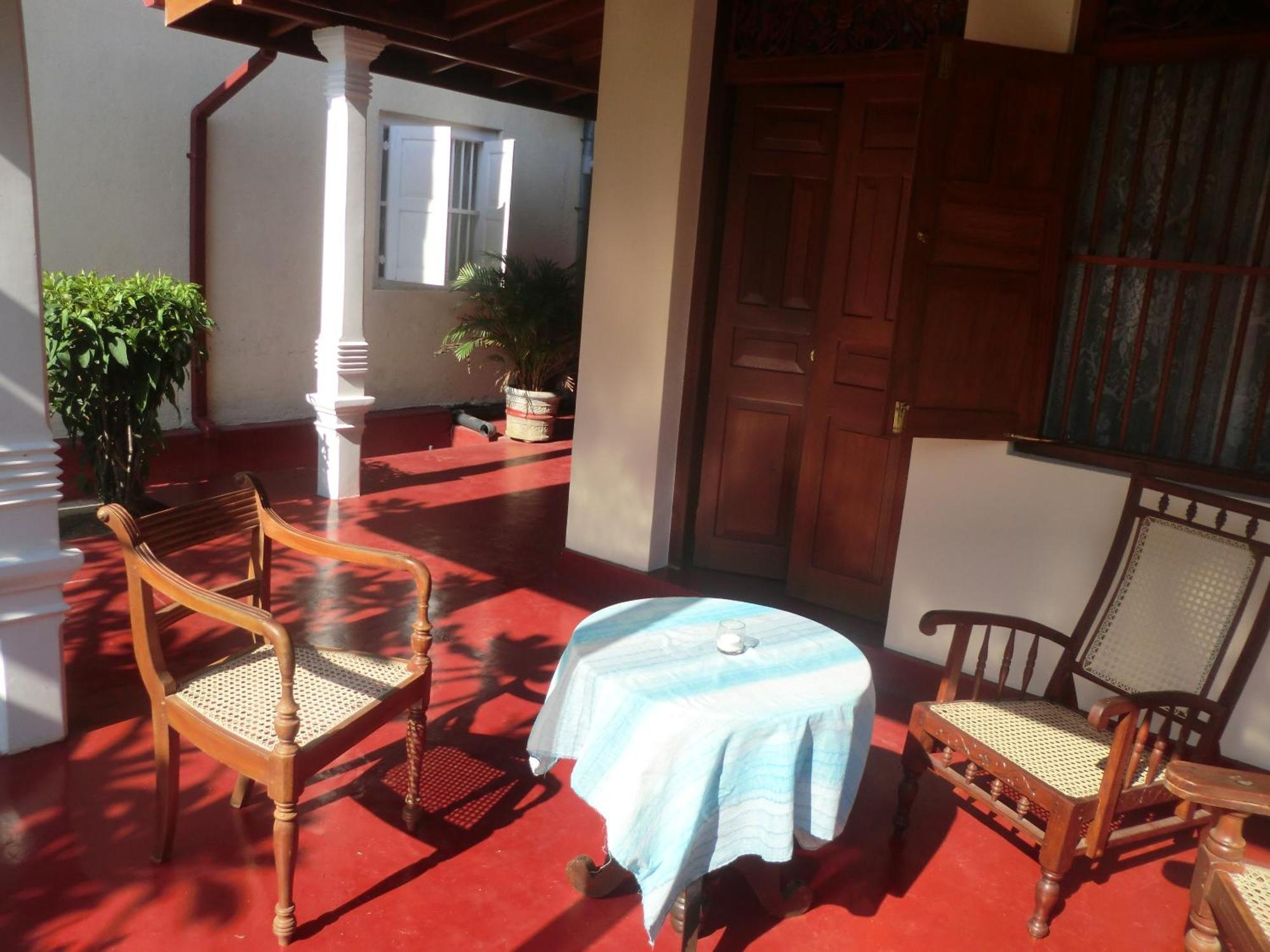 Top Of The Hill Guesthouse Weligama Esterno foto