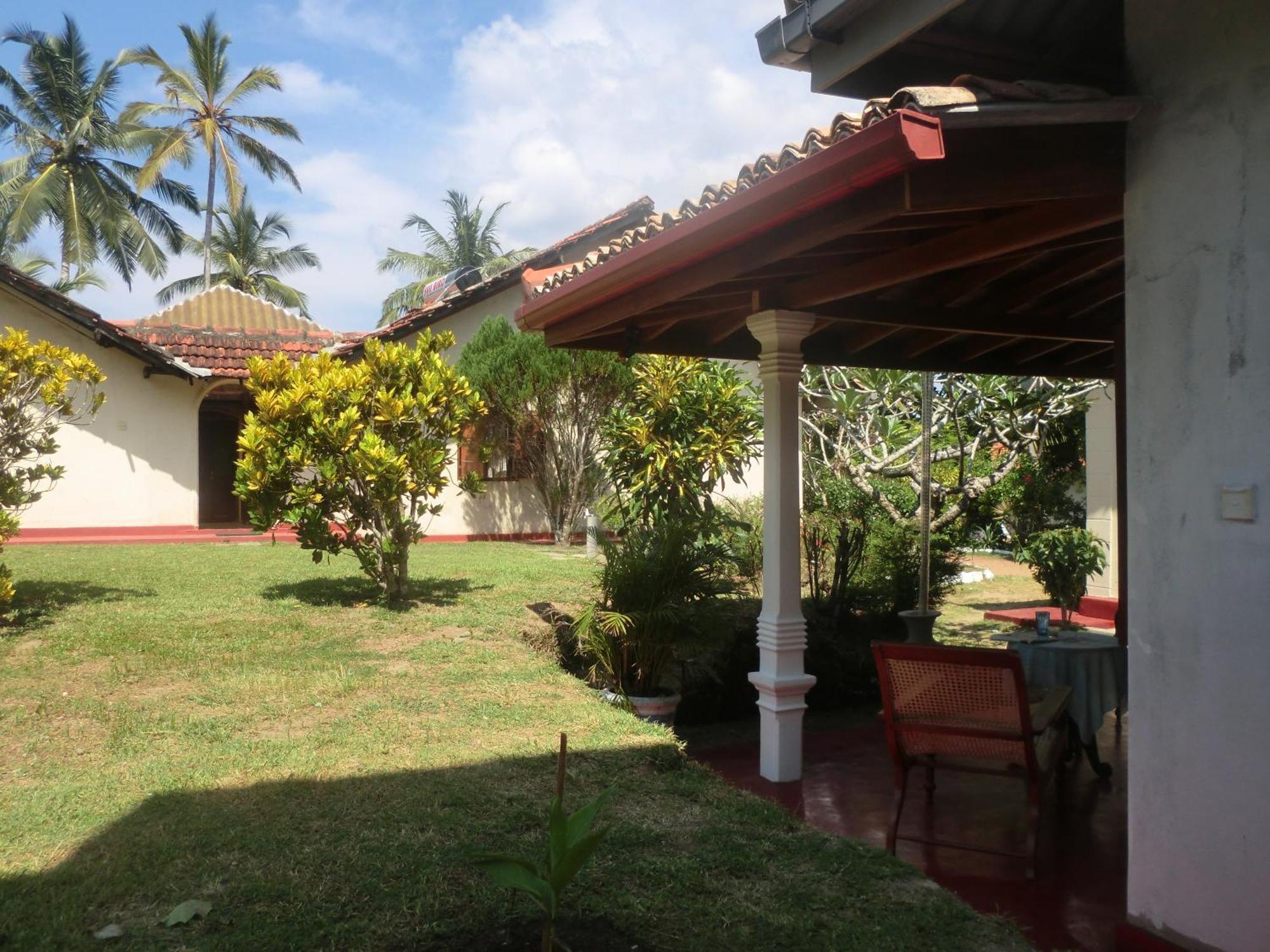 Top Of The Hill Guesthouse Weligama Esterno foto