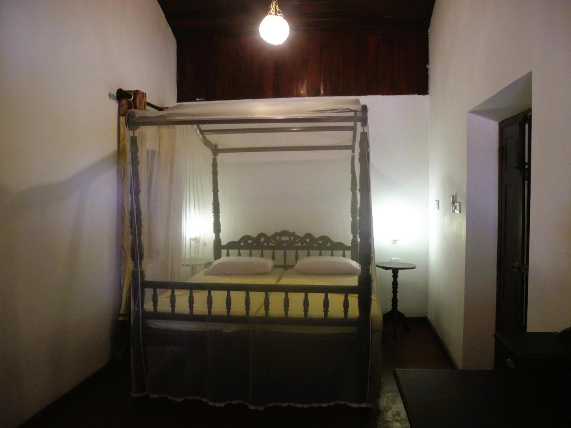 Top Of The Hill Guesthouse Weligama Esterno foto