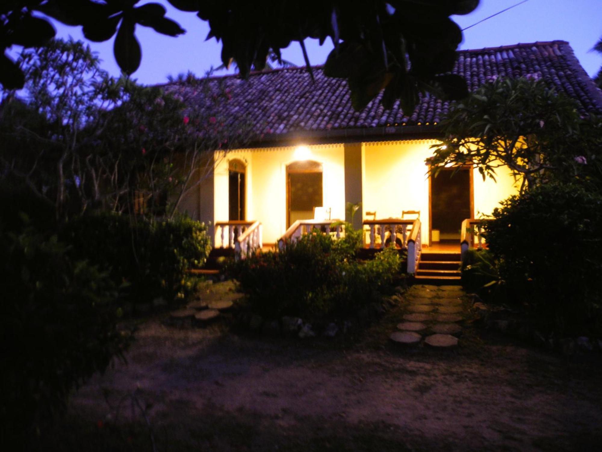 Top Of The Hill Guesthouse Weligama Esterno foto