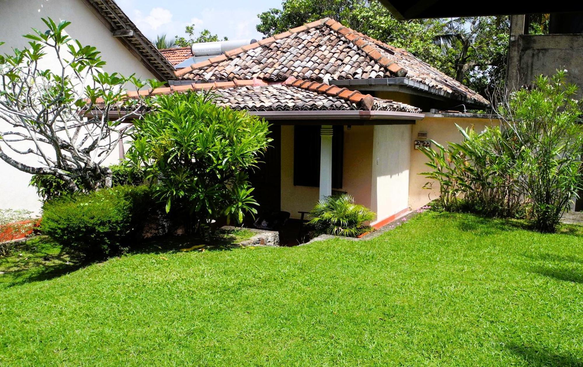Top Of The Hill Guesthouse Weligama Esterno foto