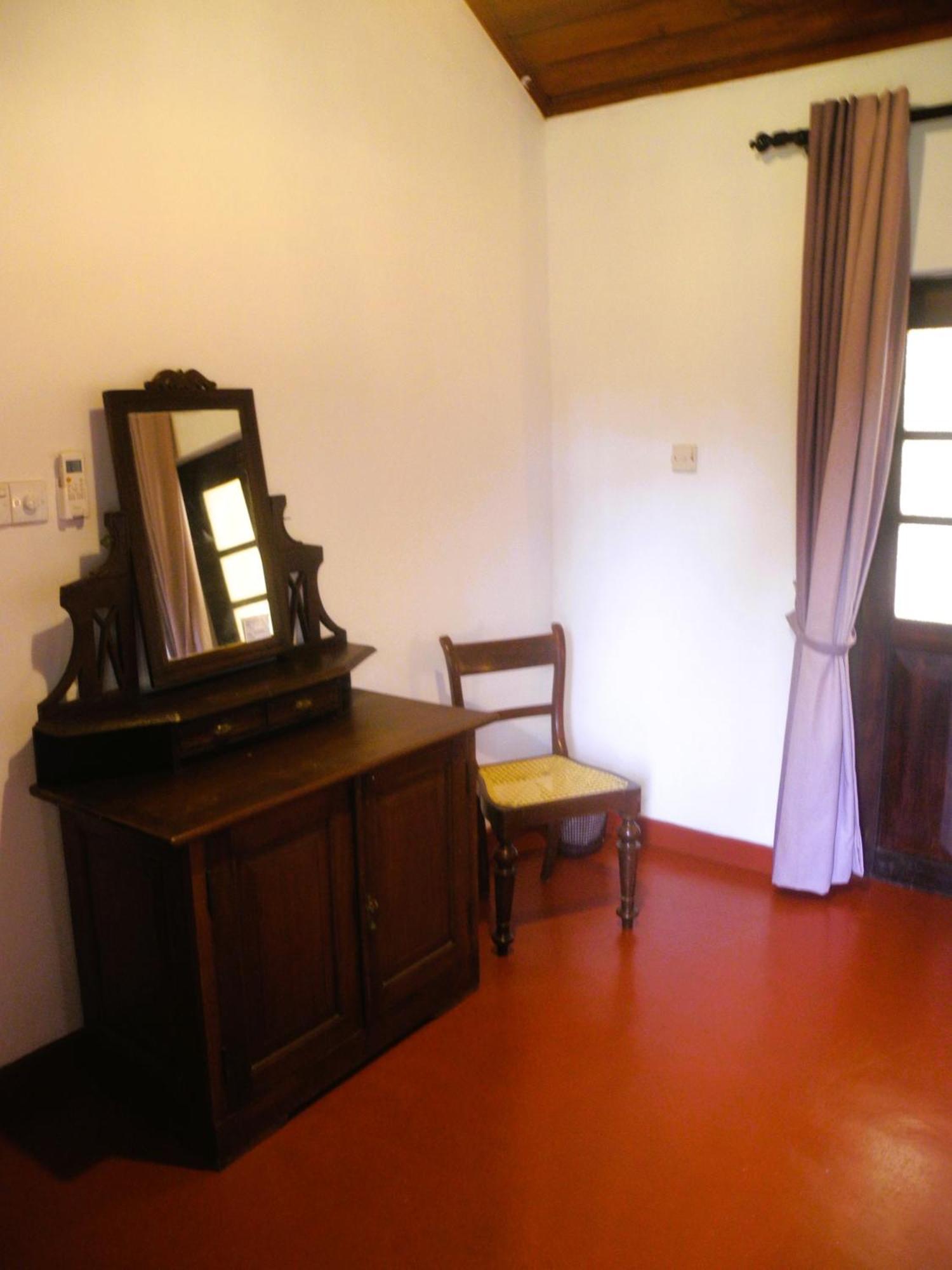 Top Of The Hill Guesthouse Weligama Esterno foto